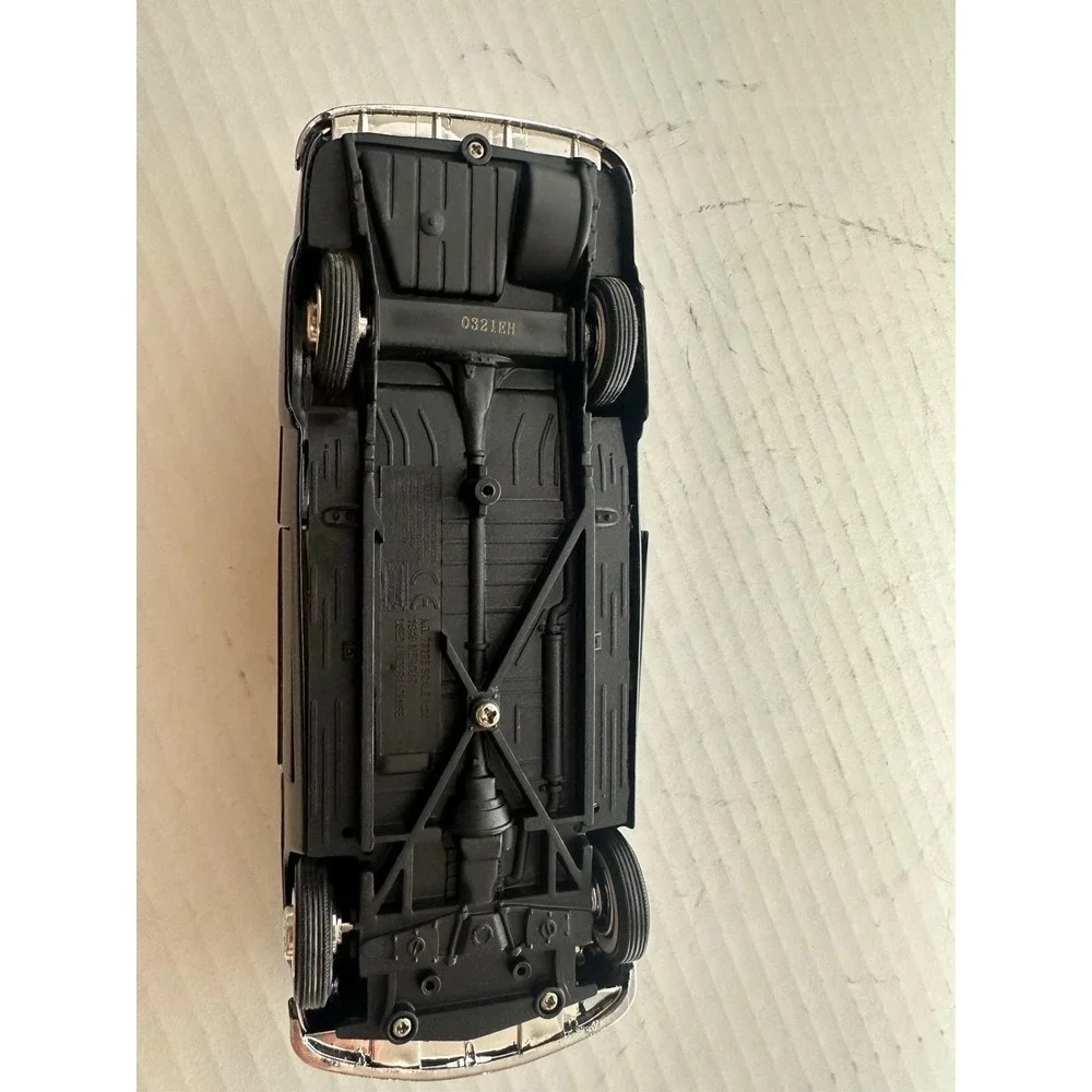 MOTORMAX Diecast 1949 Mercury Coupe Car 1:24 Black Opening Doors Hood Trunk